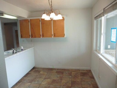 410 N 10th St, Central Point, OR 97502 - photo 4