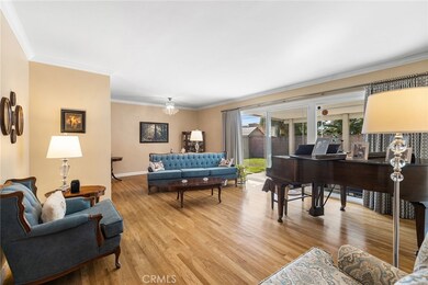 Living room Beautifull hardwood floors