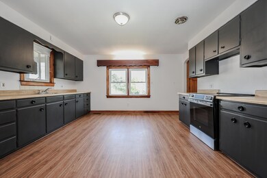 283 S Mammoth Rd, Manchester, NH 03109 - photo 6