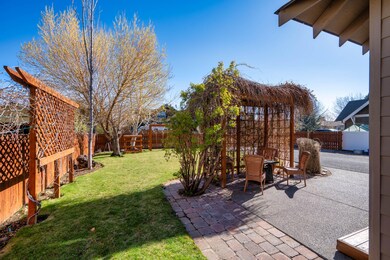 1662 NW Ivy Ave, Redmond, OR 97756 - photo 5