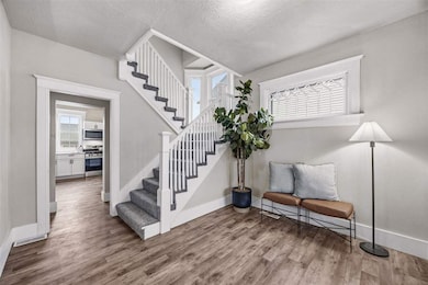 411 8th Ave SW, Cedar Rapids, IA 52404 - photo 2