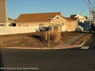 110 Eight Ave ~ pic Facing Ocean - Close