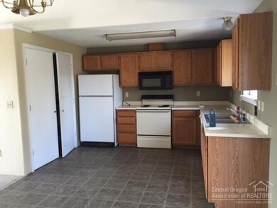 2051 SW 32nd Ct, Redmond, OR 97756 - photo 5