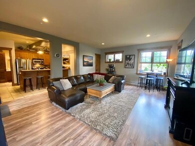 100 Pennington Living area 4 IMG_6335