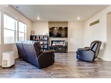 2932 V St, Springfield, OR 97477 - photo 6