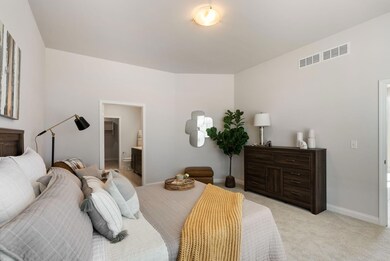 889 S Verona Cir unit 85, Grafton, WI 53024 - photo 7