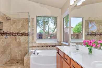 4263 E Torrey Pines Ln-large-018-017-Mas