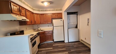 29 Donna Ct unit 12, Staten Island, NY 10314 - photo 4