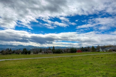 983 Old Stage Rd, Central Point, OR 97502 - photo 3