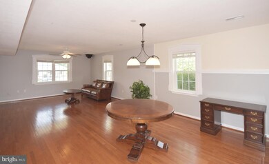 335 Brown St, Strasburg, VA 22657 - photo 5