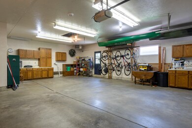 16654 James St-6