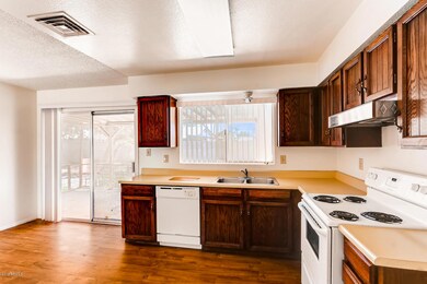 1529 W Comstock Dr Chandler AZ-large-004