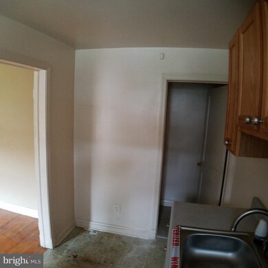 4426 Cedar Garden Rd, Baltimore, MD 21229 - photo 6