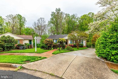 8315 Chartwell Ct, Annandale, VA 22003 - photo 2