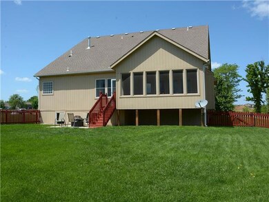 6101 Lakecrest Dr, Shawnee, KS 66218 - photo 4