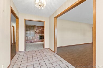 2549 Chapel Hill Rd, Bartlesville, OK 74006 - photo 3