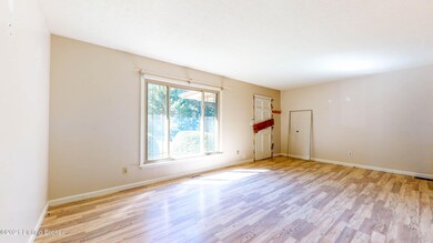 420 Fisher Ln, Mount Washington, KY 40047 - photo 6