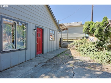 885 E 10th St, Coquille, OR 97423 - photo 3