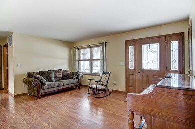 1910 Rosewood Dr, Wapakoneta, OH 45895 - photo 5