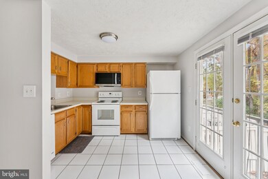 1581 Woodcrest Dr, Reston, VA 20194 - photo 6