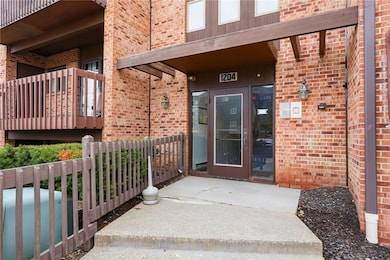 1204 Dutilh Rd unit 1, Cranberry Township, PA 16066 - photo 4