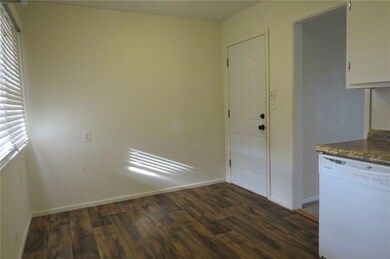 Eat-in kitchen area