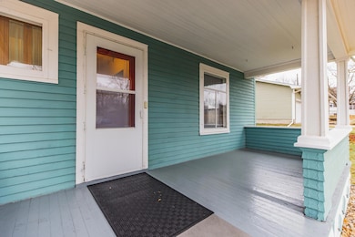 916 Walnut St, Cedar Falls, IA 50613 - photo 4