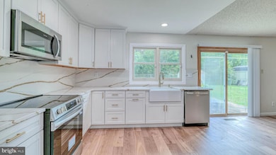 137 Arbor Meadow Dr, Sicklerville, NJ 08081 - photo 2