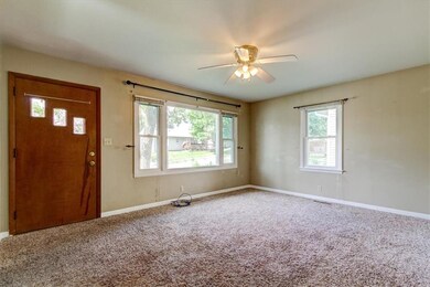 1110 N 6th Ave E, Newton, IA 50208 - photo 5