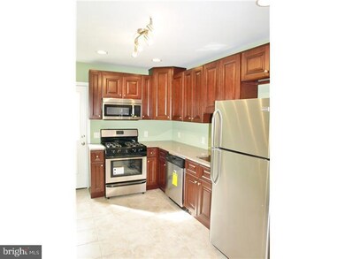 2066 Fernon St, Philadelphia, PA 19145 - photo 4