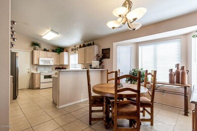Dining & Kitchen