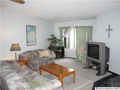 29 S Pointe Cir, Tinton Falls, NJ 07753 - photo 3