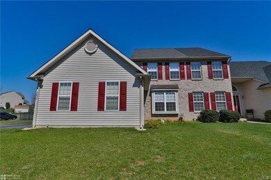 2050 Rolling Meadow Dr, Macungie, PA 18062 - photo 2