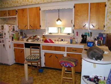 Large kitchen with a peninsula for 