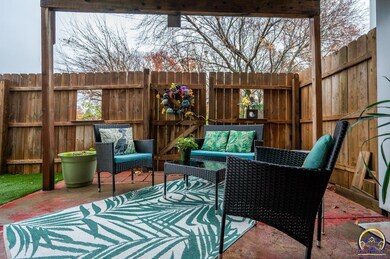 5801 SW 22nd Terrace unit 1, Topeka, KS 66614 - photo 4