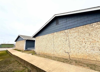 10 SW 69th St, Lawton, OK 73505 - photo 2
