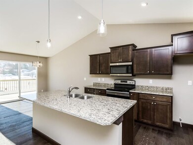 1921 Shady Grove Rd SW, Cedar Rapids, IA 52404 - photo 6