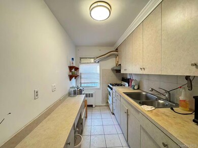 68-24 140th St unit A, Flushing, NY 11367 - photo 2