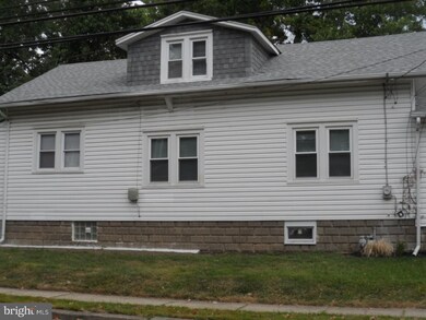 1027 Bartram Ave, Darby, PA 19023 - photo 3