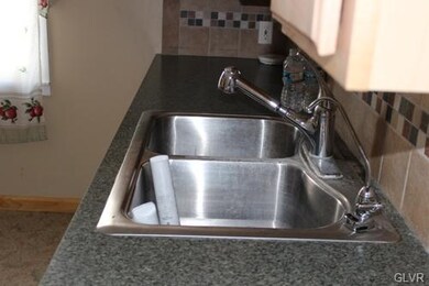 1229 Trapps Ln, Allentown, PA 18103 - photo 5