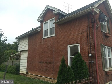 412 S 2nd St, Chambersburg, PA 17201 - photo 2
