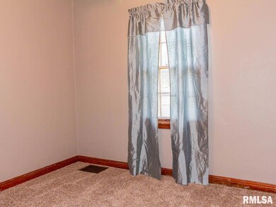 3122 Mckinley Ave, Davenport, IA 52802 - photo 7