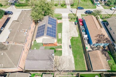 929 Kern St, Houston, TX 77009 - photo 3