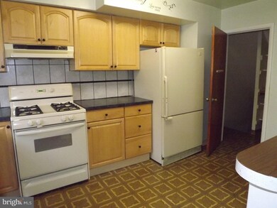 2860 Tremont St, Philadelphia, PA 19136 - photo 3