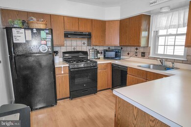 846 Maple Glen Cir, Pottstown, PA 19464 - photo 6