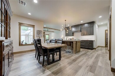 Dining/kitchen