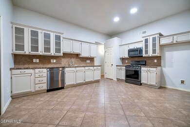 748 Desert Sage Dr, Horizon City, TX 79928 - photo 2