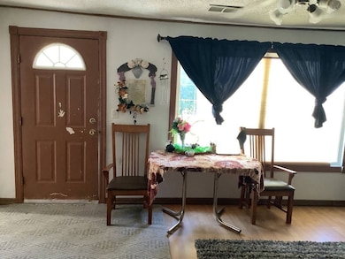 418 21st St NE, Cedar Rapids, IA 52402 - photo 2