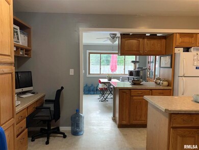 2615 W 70th St, Davenport, IA 52806 - photo 5