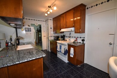 82 San Bernard St, Bay City, TX 77414 - photo 3